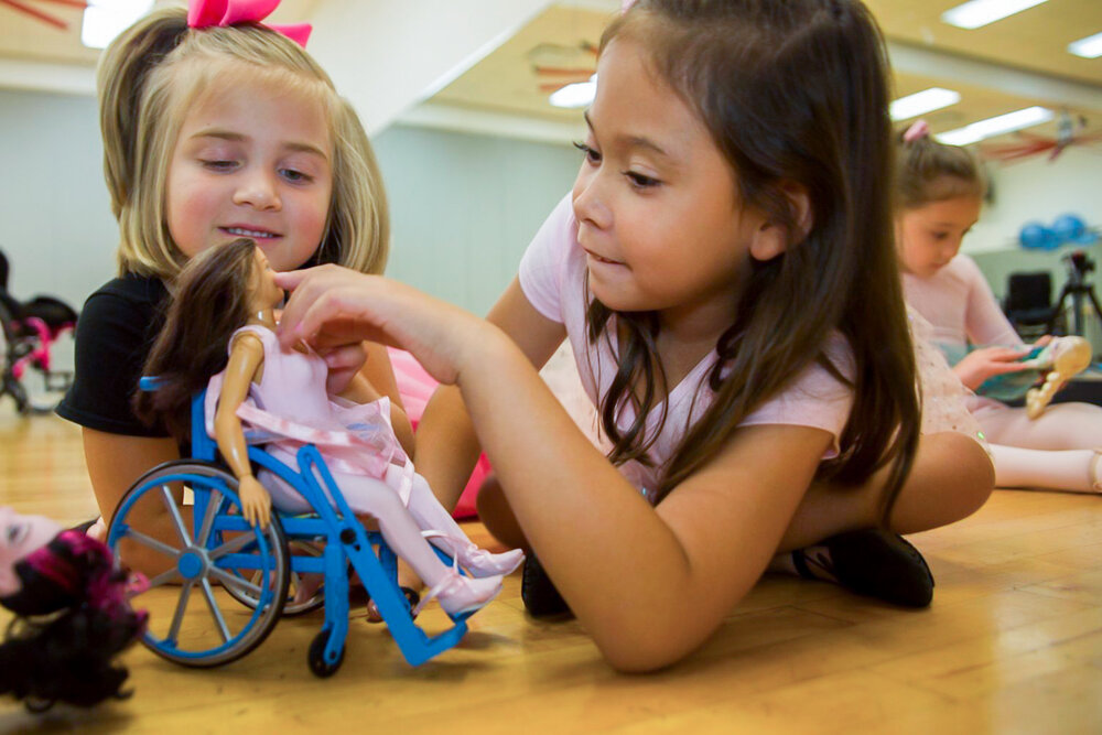 بررسی آتیه‌آنلاین از تأثیر تولید عروسک‌های معلول در عادی‌سازی مقوله معلولیت